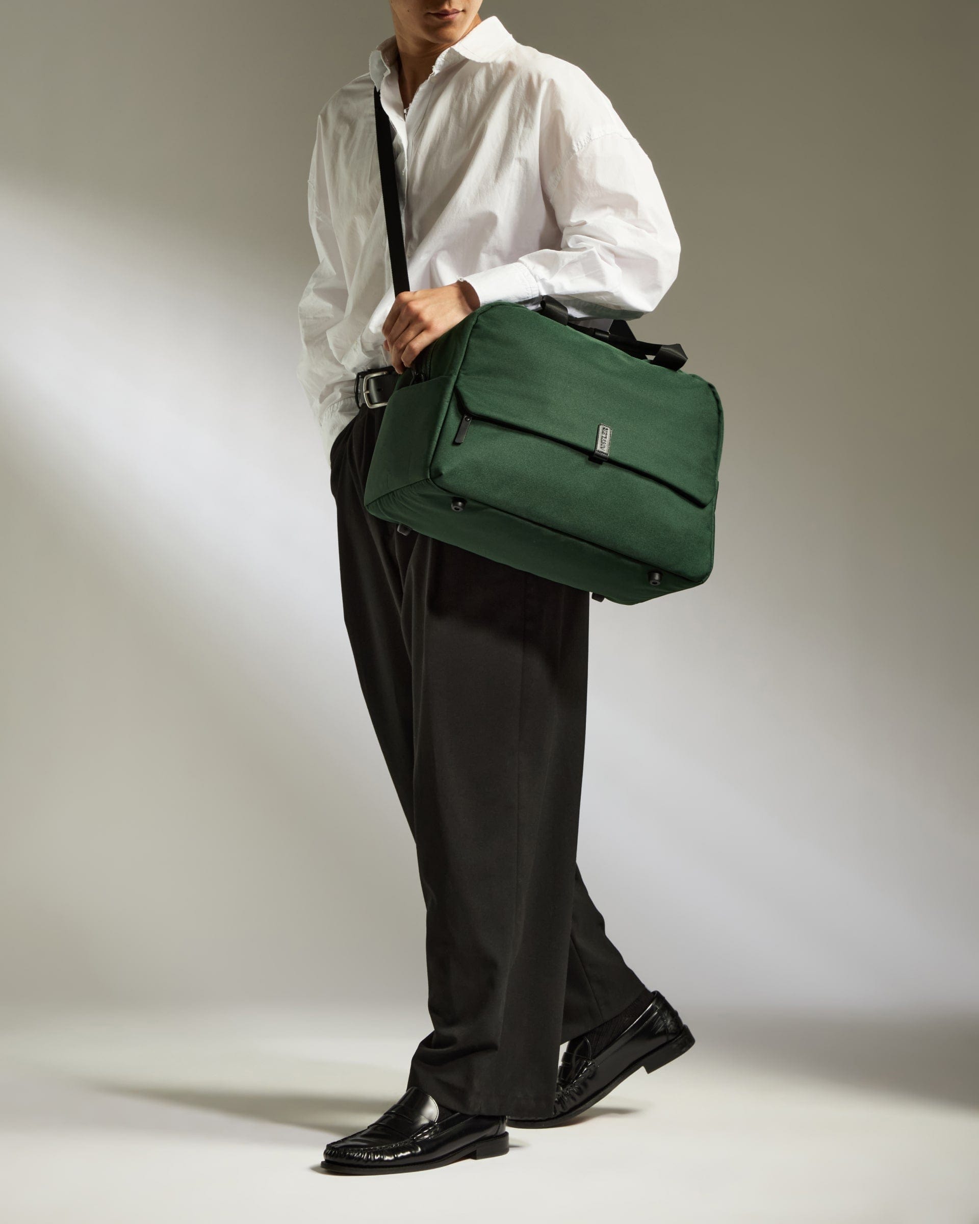 Essential Overnight Bag in Antler Green